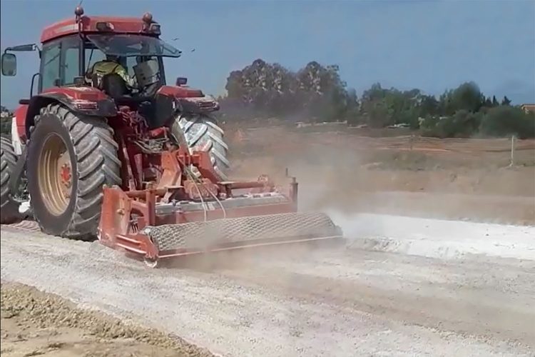 Selargius-stabilizzazione-strada-a-calce-zona-policlinico-duilio-casula